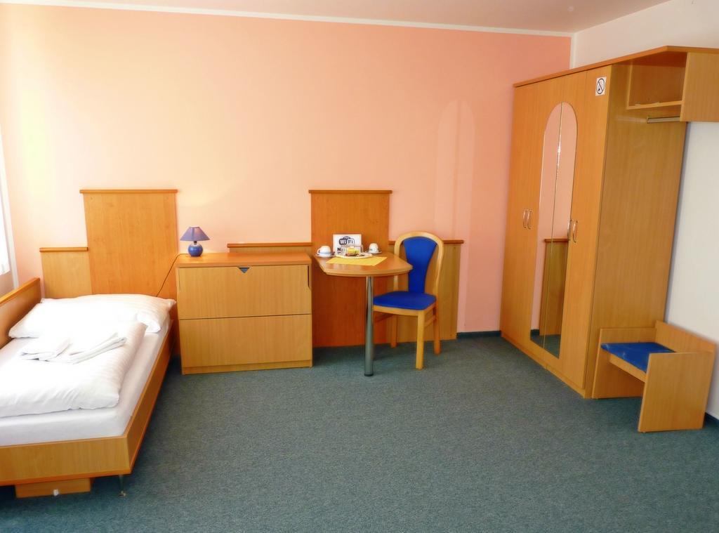 Garni G Hotel Ζιλίνα Δωμάτιο φωτογραφία